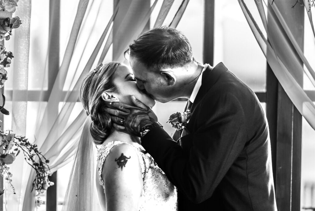 Bride and Groom kissing in black and white